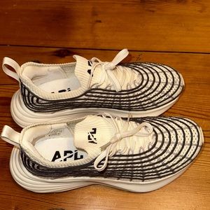APL Techloom Zipline Sneakers in size 6